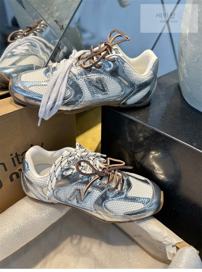 New Balance 뉴발란스 x 미우미우 530 SL 메탈릭 가죽 메쉬 스니커즈 신발 3번 이미지