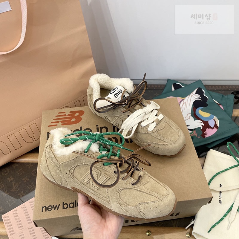 New Balance 뉴발란스 x 미우미우 530 SL 블리치드 가죽 스니커즈 신발 1번 이미지