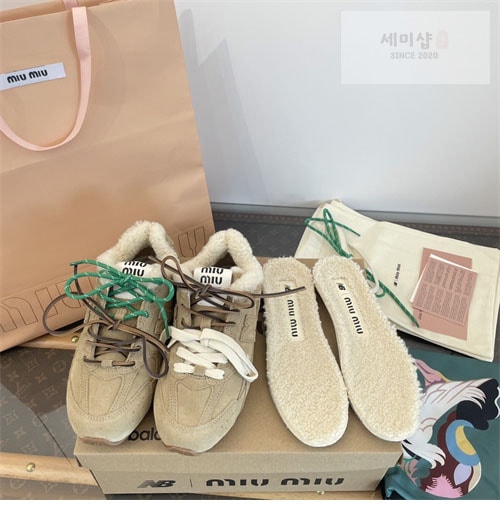 New Balance 뉴발란스 x 미우미우 530 SL 블리치드 가죽 스니커즈 신발 3번 이미지