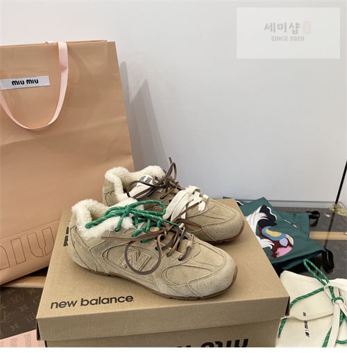 New Balance 뉴발란스 x 미우미우 530 SL 블리치드 가죽 스니커즈 신발 22번 이미지