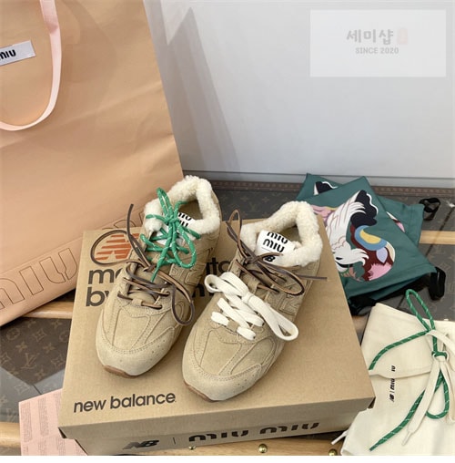 New Balance 뉴발란스 x 미우미우 530 SL 블리치드 가죽 스니커즈 신발 21번 이미지