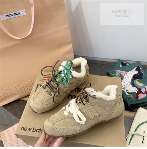 New Balance 뉴발란스 x 미우미우 530 SL 블리치드 가죽 스니커즈 신발 8번 이미지