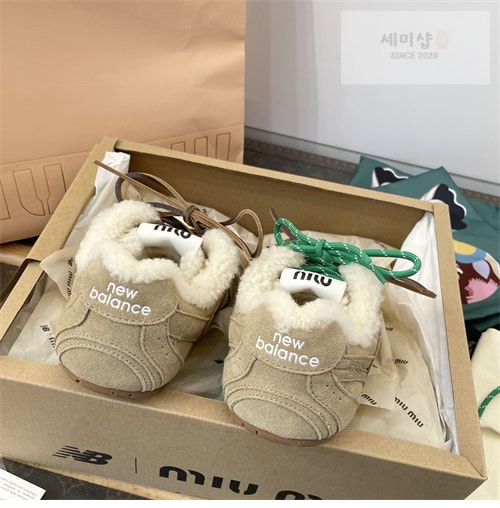 New Balance 뉴발란스 x 미우미우 530 SL 블리치드 가죽 스니커즈 신발 10번 이미지