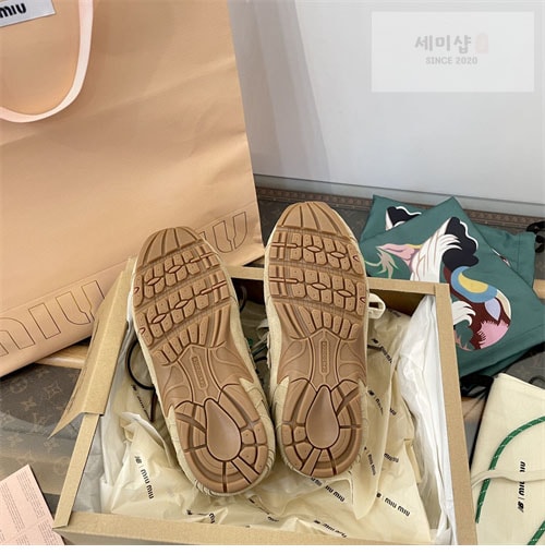 New Balance 뉴발란스 x 미우미우 530 SL 블리치드 가죽 스니커즈 신발 11번 이미지