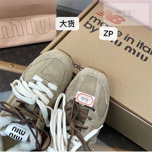 New Balance 뉴발란스 x 미우미우 530 SL 블리치드 가죽 스니커즈 신발 20번 이미지