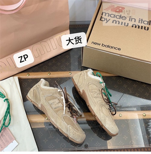 New Balance 뉴발란스 x 미우미우 530 SL 블리치드 가죽 스니커즈 신발 14번 이미지