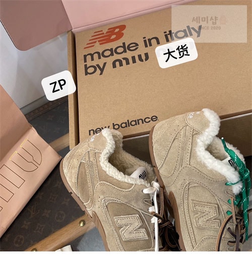New Balance 뉴발란스 x 미우미우 530 SL 블리치드 가죽 스니커즈 신발 15번 이미지