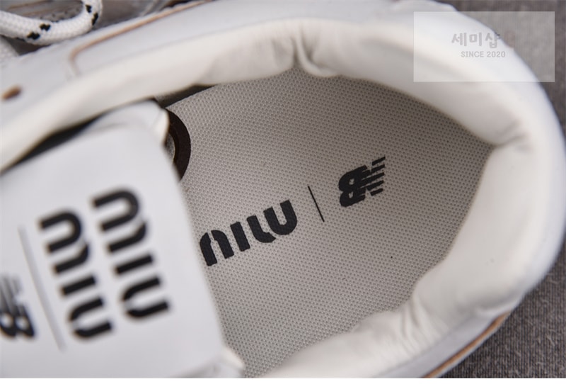 New Balance 뉴발란스 x 미우미우 530 SL 빈티지 화이트 레플리카 2번 이미지 - 신발 | 세미샵 레플리카 사이트