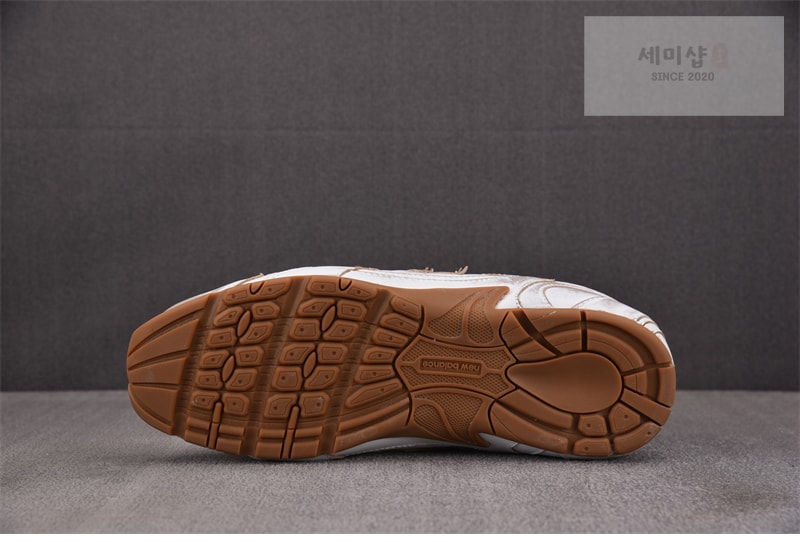New Balance 뉴발란스 x 미우미우 530 SL 빈티지 화이트 레플리카 4번 이미지 - 신발 | 세미샵 레플리카 사이트