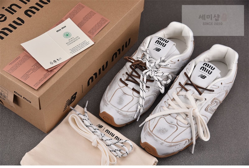 New Balance 뉴발란스 x 미우미우 530 SL 빈티지 화이트 레플리카 6번 이미지 - 신발 | 세미샵 레플리카 사이트