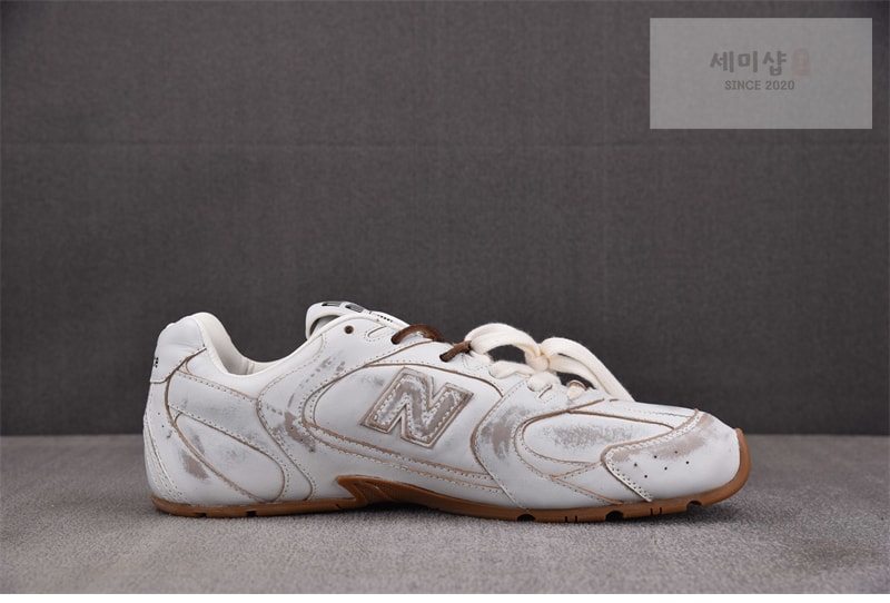 New Balance 뉴발란스 x 미우미우 530 SL 빈티지 화이트 레플리카 7번 이미지 - 신발 | 세미샵 레플리카 사이트
