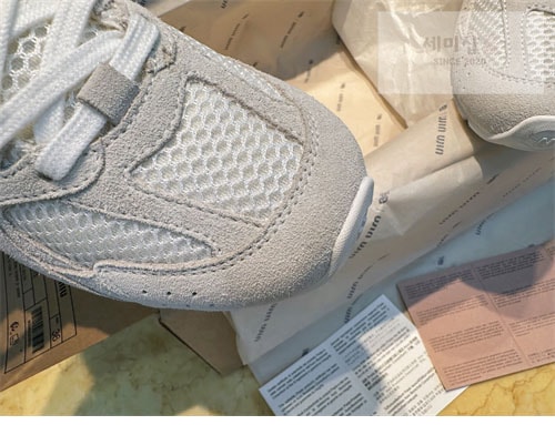 New Balance 뉴발란스 x 미우미우 530 SL 스니커즈 신발 25번 이미지