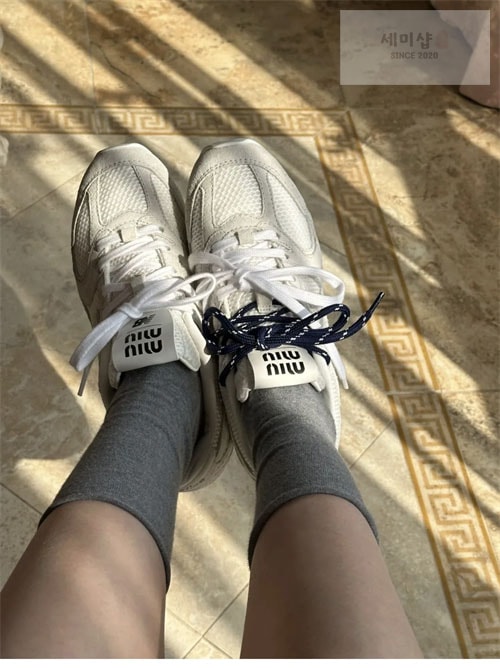 New Balance 뉴발란스 x 미우미우 530 SL 스니커즈 신발 18번 이미지
