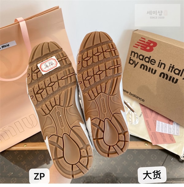 New Balance 뉴발란스 x 미우미우 530 SL 스니커즈 신발 23번 이미지