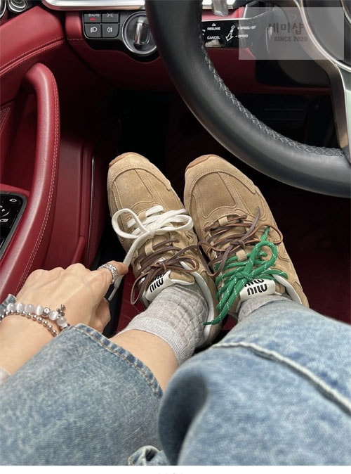 New Balance 뉴발란스 x 미우미우 530 SL 에쿠르 스니커즈 신발 2번 이미지