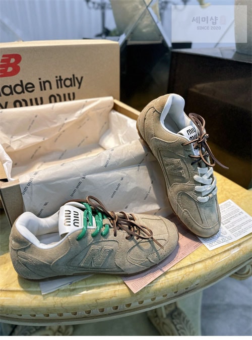 New Balance 뉴발란스 x 미우미우 530 SL 에쿠르 스니커즈 신발 7번 이미지