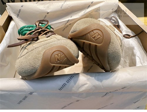 New Balance 뉴발란스 x 미우미우 530 SL 에쿠르 스니커즈 신발 13번 이미지