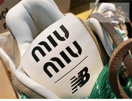 New Balance 뉴발란스 x 미우미우 530 SL 에쿠르 스니커즈 신발 15번 이미지