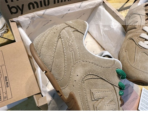 New Balance 뉴발란스 x 미우미우 530 SL 에쿠르 스니커즈 신발 17번 이미지