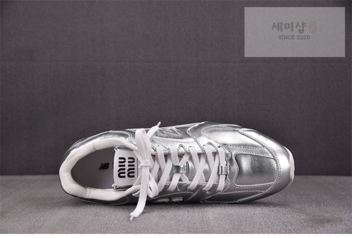 New Balance 미우미우 x 뉴발란스 530 SL 실버 신발 4번 이미지