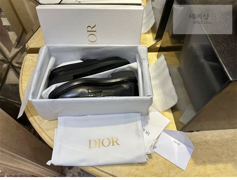 D I O R 디올 보이 브러쉬드 레더 로퍼 신발 3번 이미지