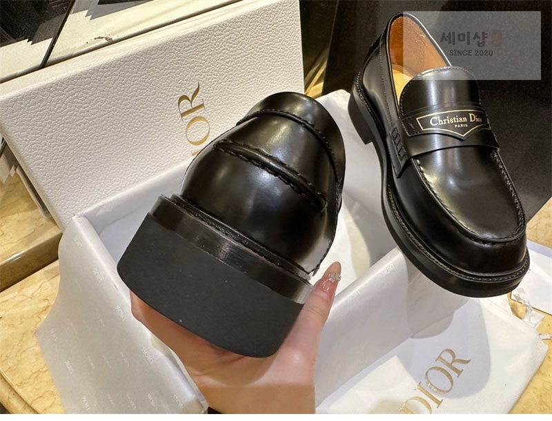 D I O R 디올 보이 브러쉬드 레더 로퍼 신발 16번 이미지