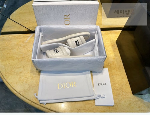D I O R 디올 에브리 디 뮬 슬리퍼 엠보싱 신발 2번 이미지