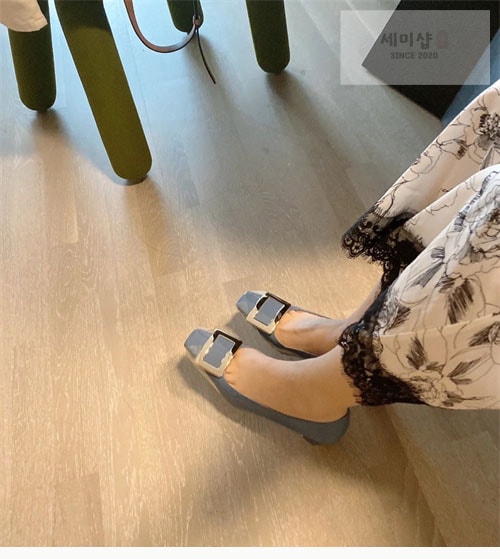 Roger Vivier 로저 비비에 트럼펫 메탈 버클 펌프스4.5cm 신발 2번 이미지