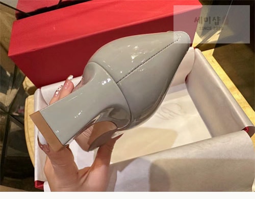 Roger Vivier 로저 비비에 트럼펫 메탈 버클 펌프스4.5cm 신발 17번 이미지