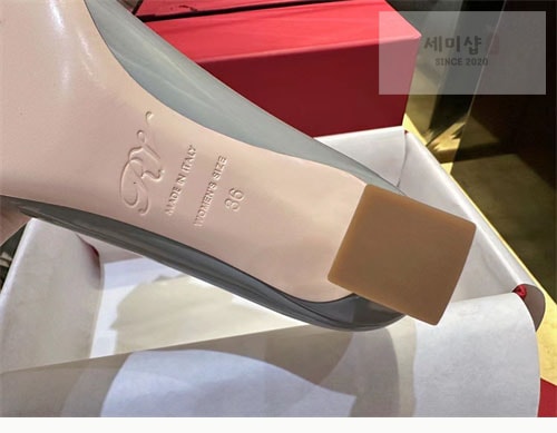 Roger Vivier 로저 비비에 트럼펫 메탈 버클 펌프스4.5cm 신발 18번 이미지