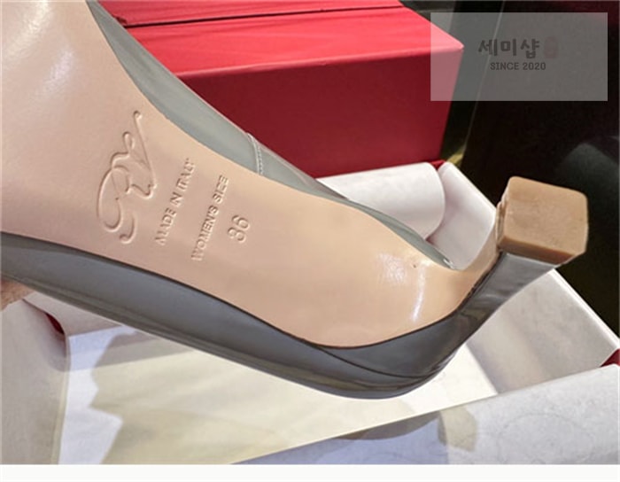Roger Vivier 로저 비비에 트럼펫 메탈 버클 펌프스 7cm 베이지 신발 2번 이미지