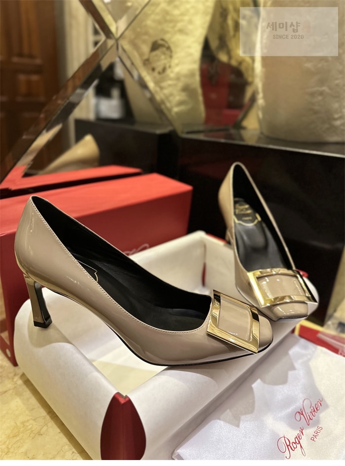 Roger Vivier 로저 비비에 트럼펫 메탈 버클 펌프스 7cm 베이지 신발 5번 이미지