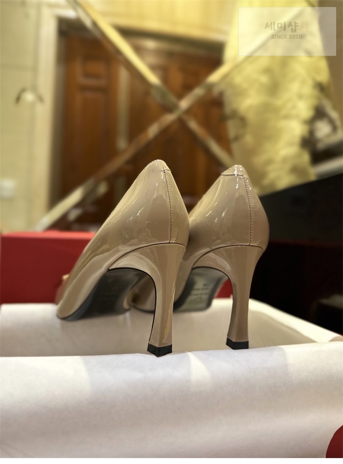 Roger Vivier 로저 비비에 트럼펫 메탈 버클 펌프스 7cm 베이지 신발 8번 이미지