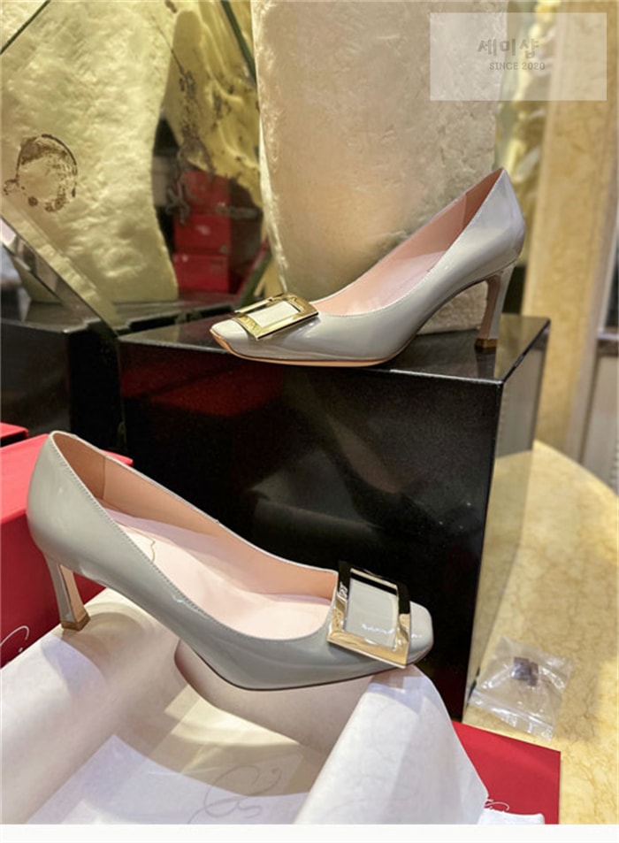 Roger Vivier 로저 비비에 트럼펫 메탈 버클 펌프스 7cm 베이지 신발 19번 이미지