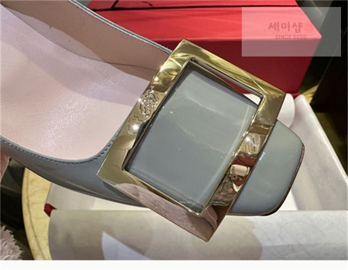 Roger Vivier 로저 비비에 트럼펫 메탈 버클 펌프스 7cm 베이지 신발 23번 이미지