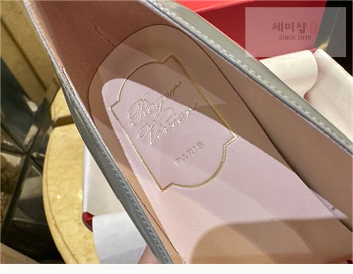 Roger Vivier 로저 비비에 트럼펫 메탈 버클 펌프스 7cm 베이지 신발 24번 이미지