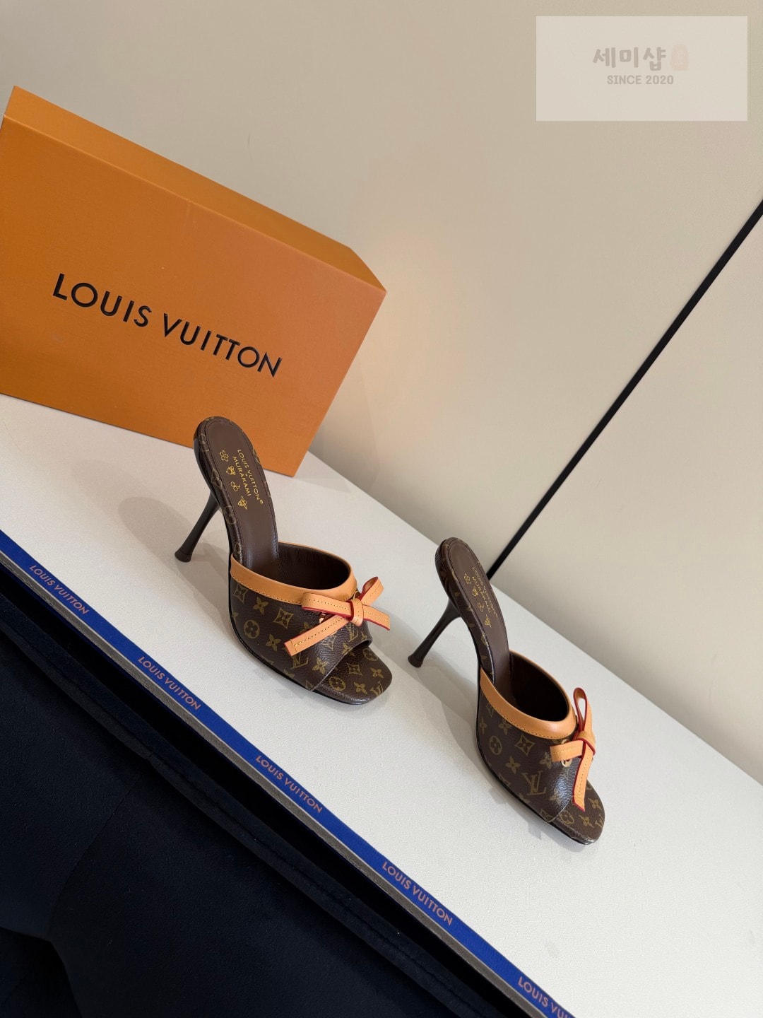 루이비통 루이비통 모노그램 멀티컬러 보우 뮬 샌들 화이트 멀티컬러 신발 15번 이미지