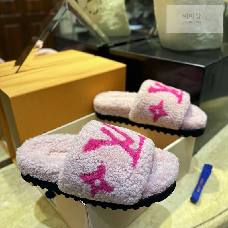 Louis Vuitton 루이비통 파세오 플랫뮬 컴포트 뮬 로고 양털 시어링 슬리퍼 핑크/블랙 핑크 신발 1번 이미지
