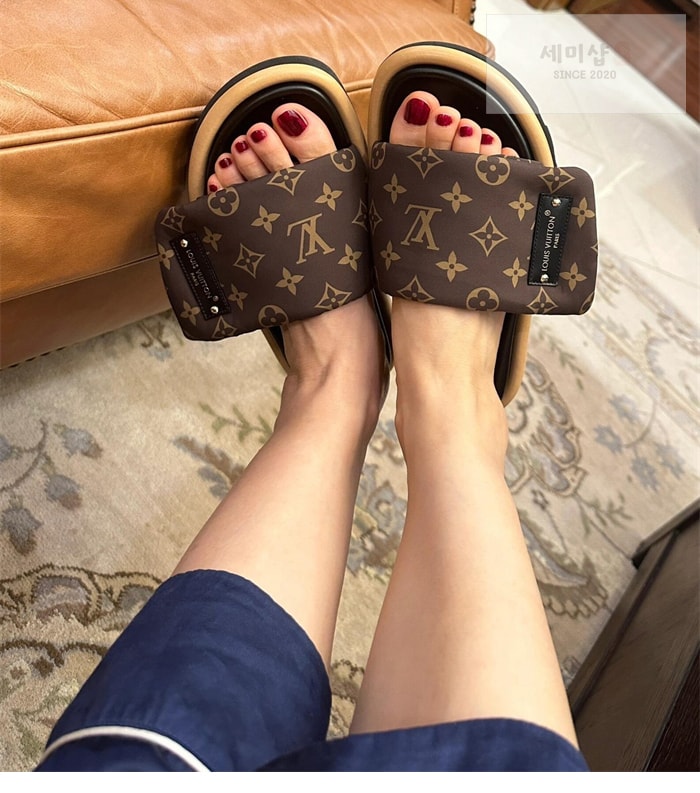 Louis Vuitton 루이비통 풀 필로우 플랫 컴포트 뮬 슬리퍼 레플리카 2번 이미지 - 신발 | 세미샵 레플리카 사이트