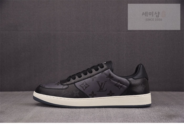 Louis Vuitton 루이비통 LV 이니셜 시그니처 리볼리 스니커즈 블랙 레플리카 1번 이미지 - 신발 | 세미샵 레플리카 사이트