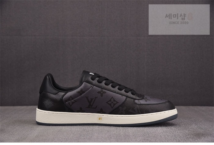 Louis Vuitton 루이비통 LV 이니셜 시그니처 리볼리 스니커즈 블랙 레플리카 15번 이미지 - 신발 | 세미샵 레플리카 사이트