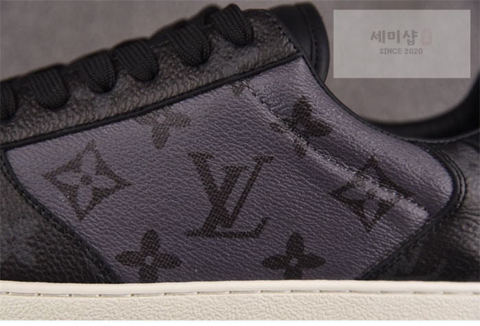 Louis Vuitton 루이비통 LV 이니셜 시그니처 리볼리 스니커즈 블랙 레플리카 11번 이미지 - 신발 | 세미샵 레플리카 사이트