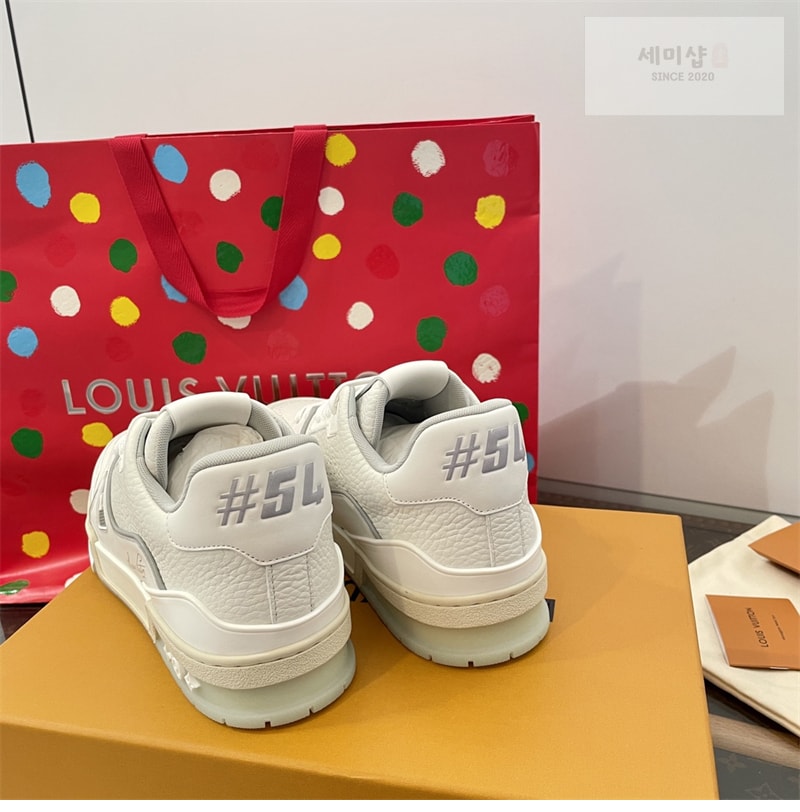 Louis Vuitton 루이비통 LV 트레이너 스니커즈 화이트 레플리카 9번 이미지 - 신발 | 세미샵 레플리카 사이트