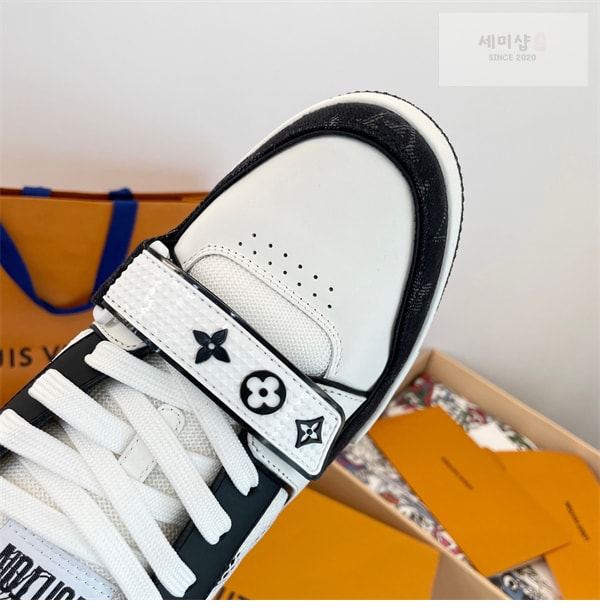 Louis Vuitton 루이비통 LV 트레이너 스니커즈 레플리카 2번 이미지 - 신발 | 세미샵 레플리카 사이트