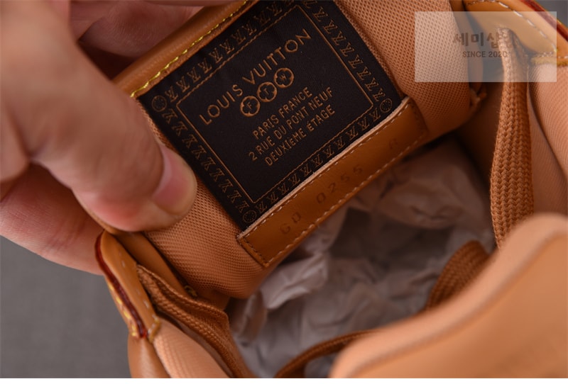 Louis Vuitton 루이비통 x 니고 LV 버터소프트 스니커즈 베이지 신발 14번 이미지