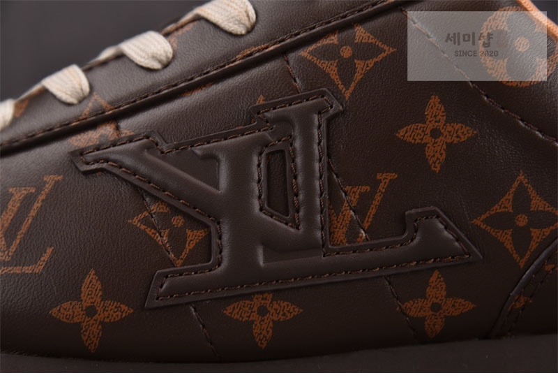 Louis Vuitton 루이비통 x 니고 LV 버터소프트 스니커즈 신발 8번 이미지