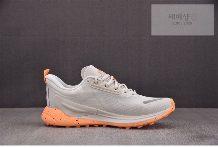 Lululemon 룰루레몬 블리스필 트레일 러닝 슈즈 라이트 LIGHT VAPOR/BONE/FLORID ORANGE 신발 3번 이미지
