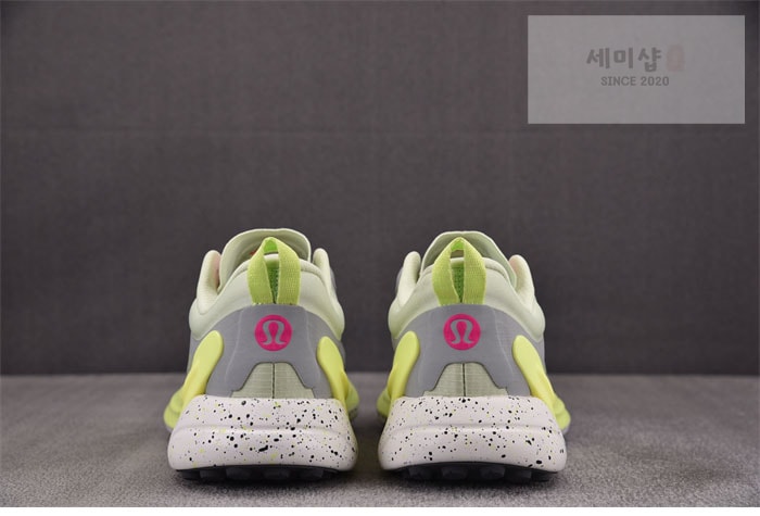 Lululemon 룰루레몬 블리스필 트레일 러닝 슈즈 DEWY/SILVER DROP/FADED ZAP 신발 6번 이미지