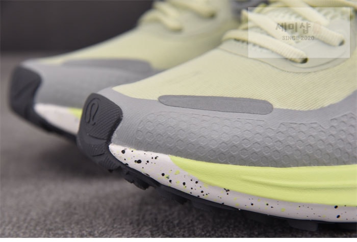 Lululemon 룰루레몬 블리스필 트레일 러닝 슈즈 DEWY/SILVER DROP/FADED ZAP 신발 12번 이미지
