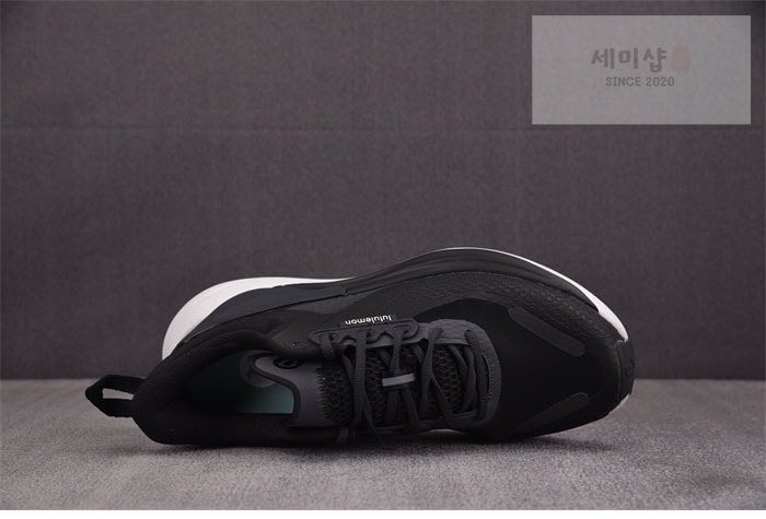 룰루레몬 룰루레몬 블리스필 트레일 러닝 슈즈 GRAPHITE GREY/BLACK/VAPOR 신발 4번 이미지